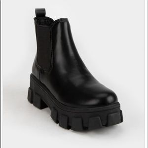 Burgundy 9..5 lug sole Sam Edelman boots